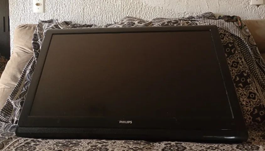 Vende-se TV 42 polegadas Full HD Phillips 