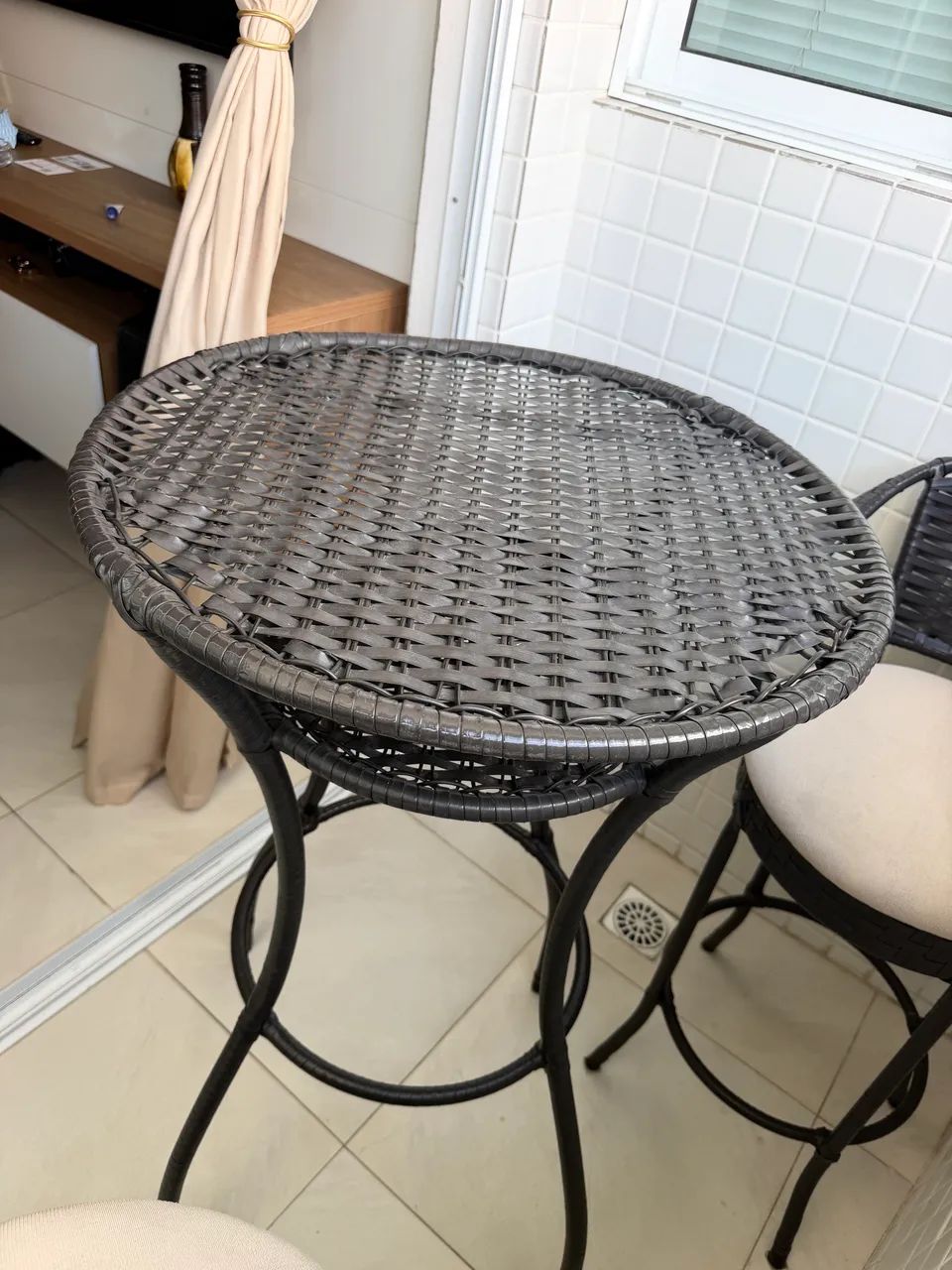 Sofá retrátil e reclinável e bistrô com 2 banquetas  - Foto 4