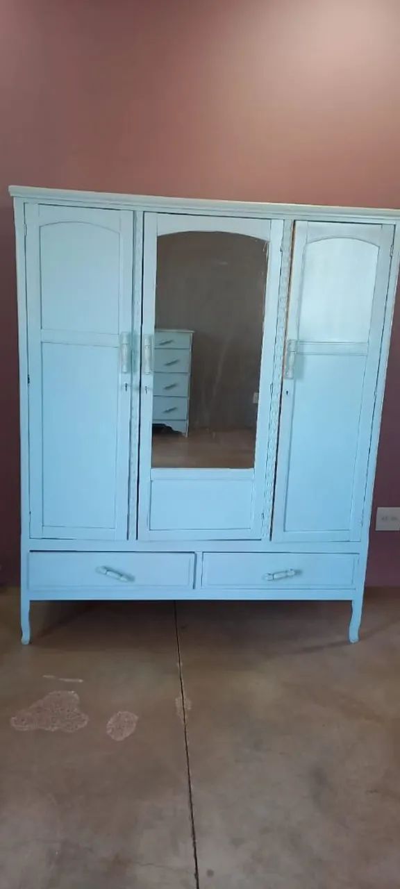 Guarda roupa antigo 