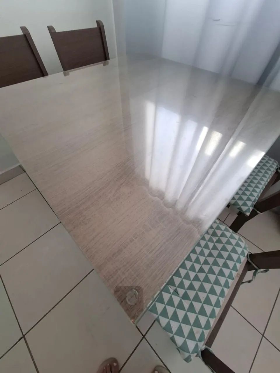 Mesa com tampo de vidro 4 cadeiras  - Foto 3