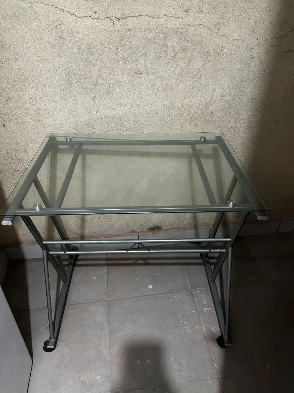 Mesa de Vidro com Rodinhas - 80 x 60 cm - Foto 2