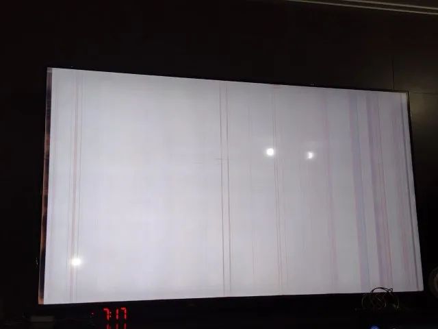 TV LG 86 POLEGADAS PARA CONSERTO OU PEÇAS - TELA APRESENTANDO RISCOS  - Foto 2