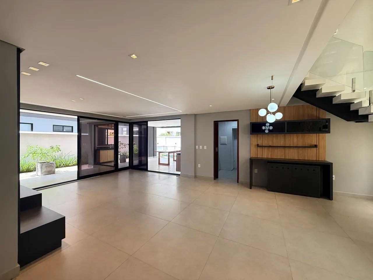 Casa de Luxo com 364m² | 4 Suítes | Piscina | Rooftop | Condomínio em  Intermares - Foto 4
