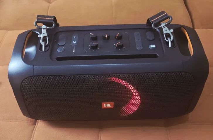 Som JBL Partybox On-the-Go Essential, 100W, Bluetooth, Bateria 12h, Alça, Novíss, NF, Gar  - Foto 2