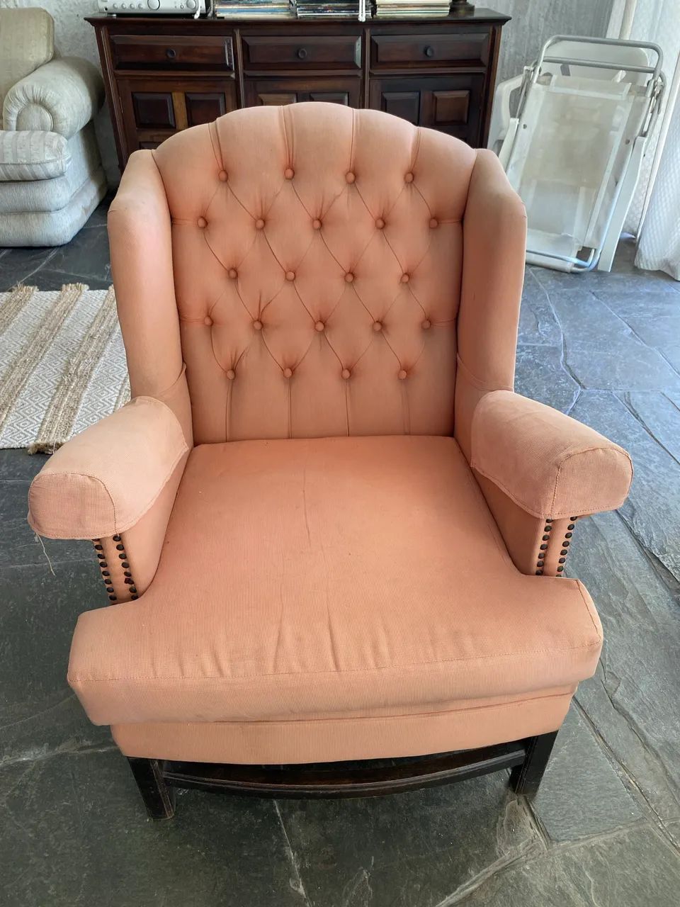 Vendo poltrona Berger em capitonê. 