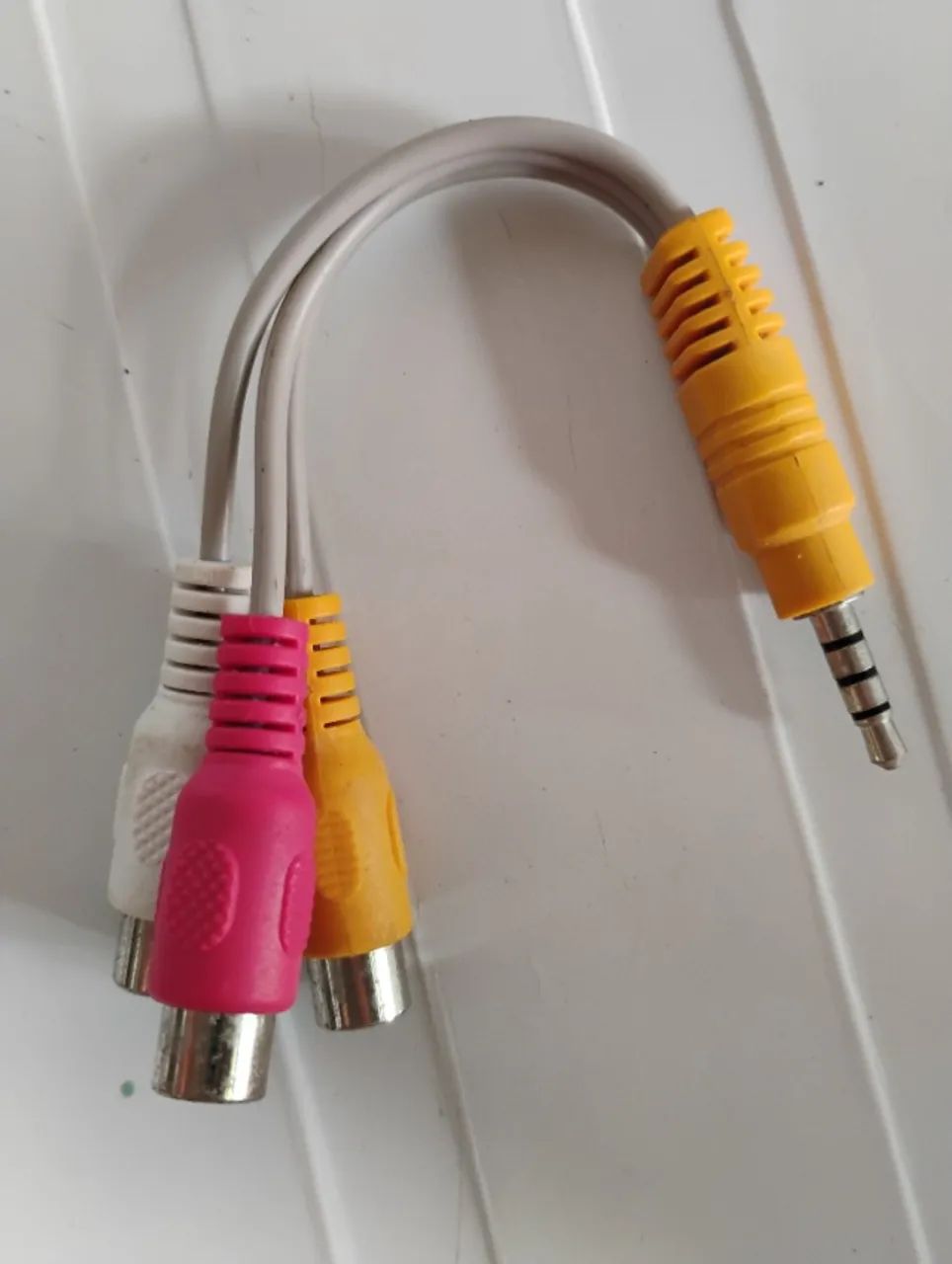 CABO ADAPTADOR DE ÁUDIO E VÍDEO P3.
