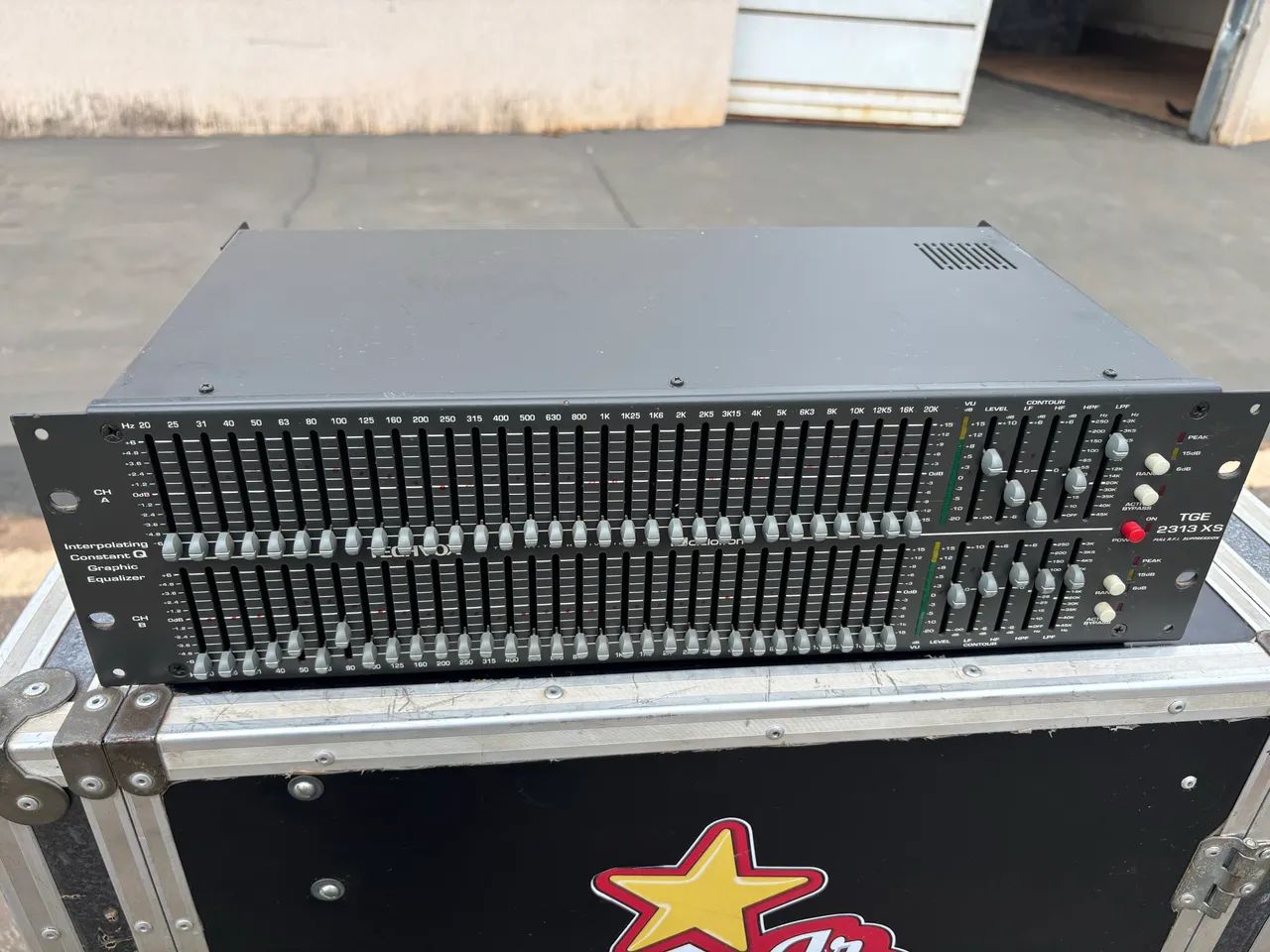 Equalizador 32 bandas ciclotron muito bom, para equalizar, deixar som perfeito  