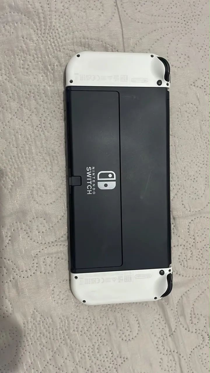 Vendo Nintendo switch oled com 5 jogos + duas cases + película extra - Foto 2