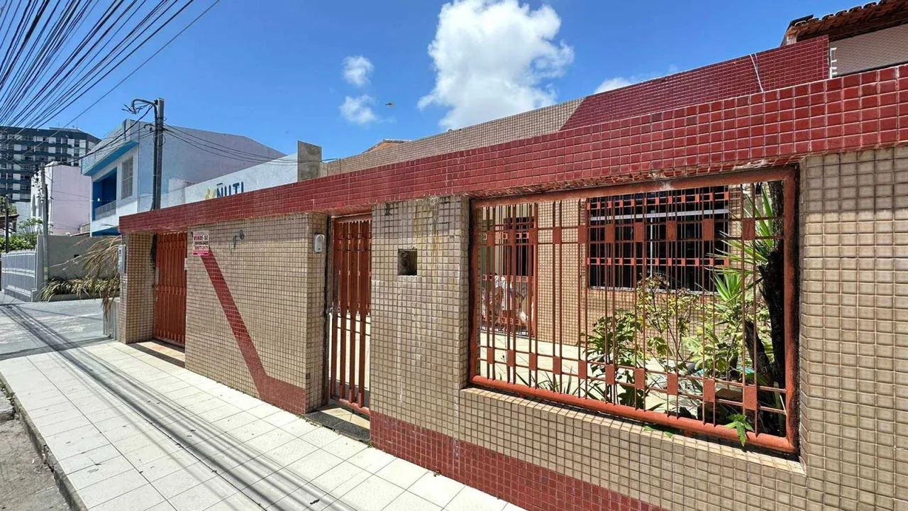 CASA EM RUA PÚBLICA NA 13 DE JULHO [4172]