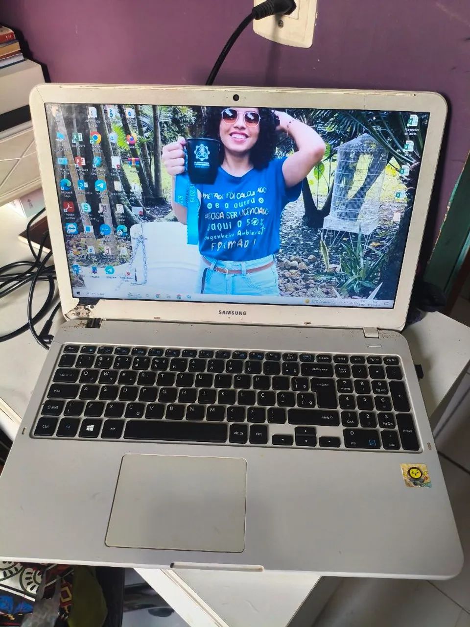 Notebook Samsung com defeito no teclado, mas equipado com memória ram potente