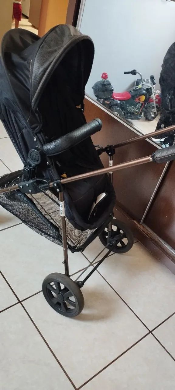 Carrinho de bebê com bebê conforto. Galzerano. - Foto 3