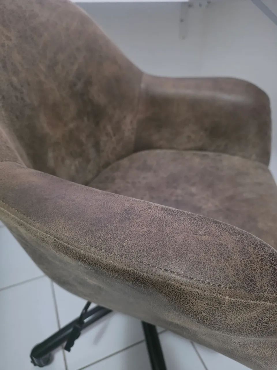 Cadeira com braço e rodizios - Foto 3