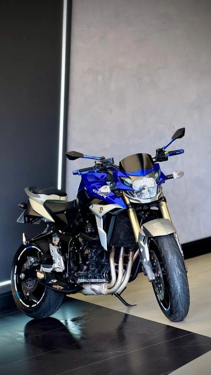 Suzuki GSR 750cc