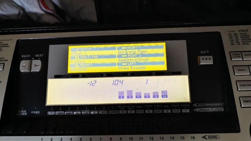 Teclado YAMAHA PSR 740  com manual original,  e Soft Case(nova) - Foto 2