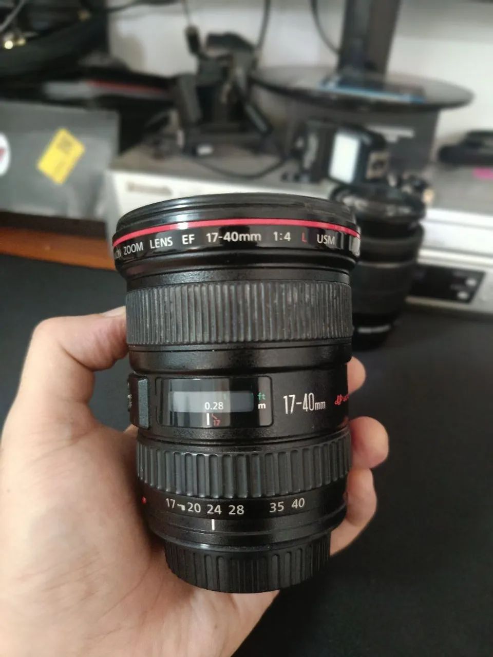 Lente 17-40 L Aceito trocas , detalhe pequeno risco