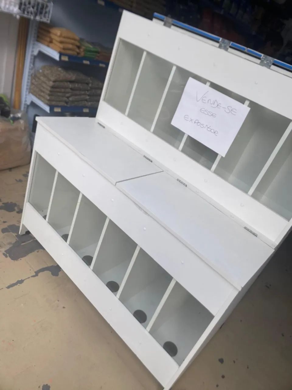 2x expositores petshop/comercio 24 divisões branco