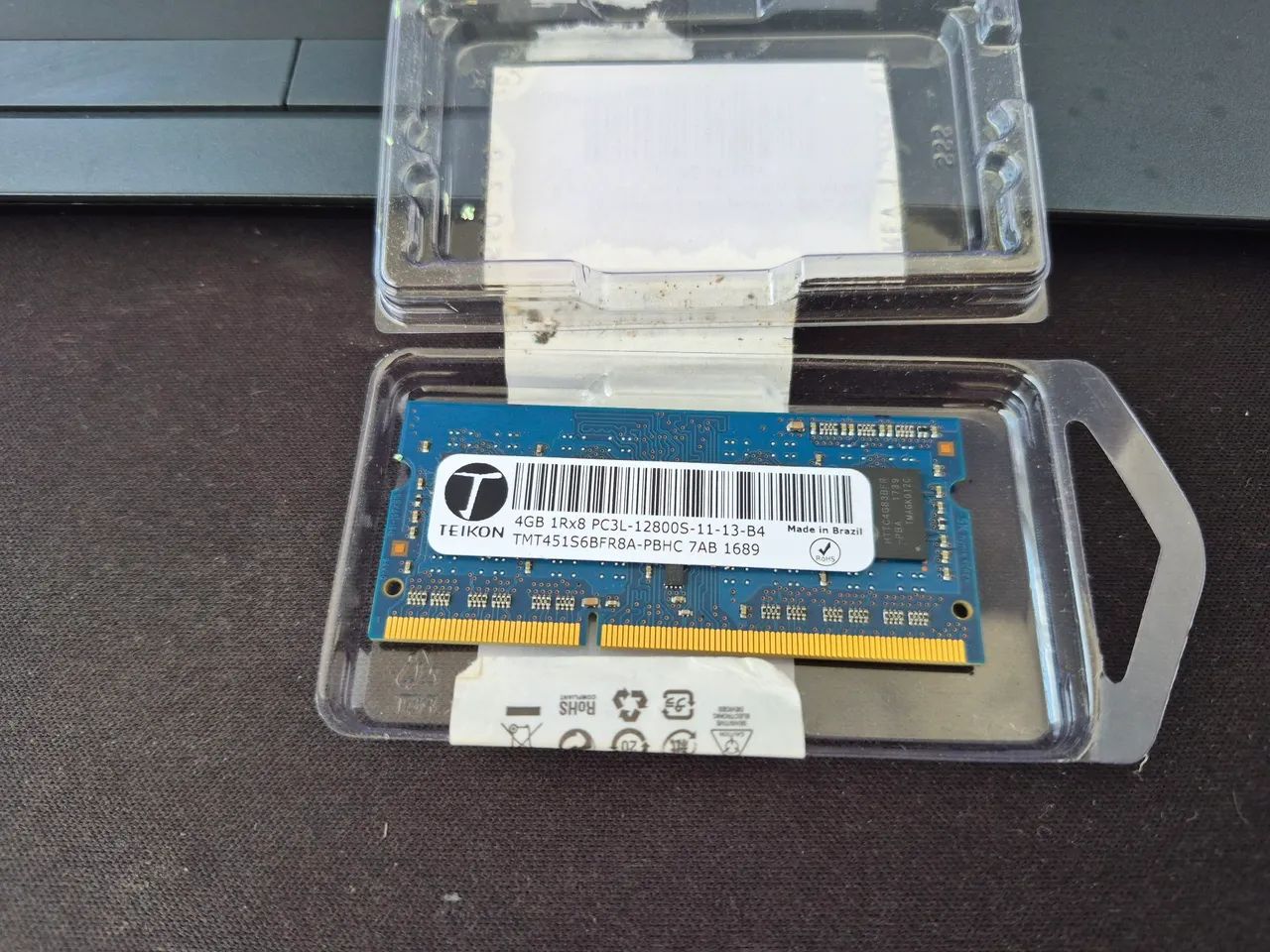 Memória RAM de 4GB, do tipo DDR3L