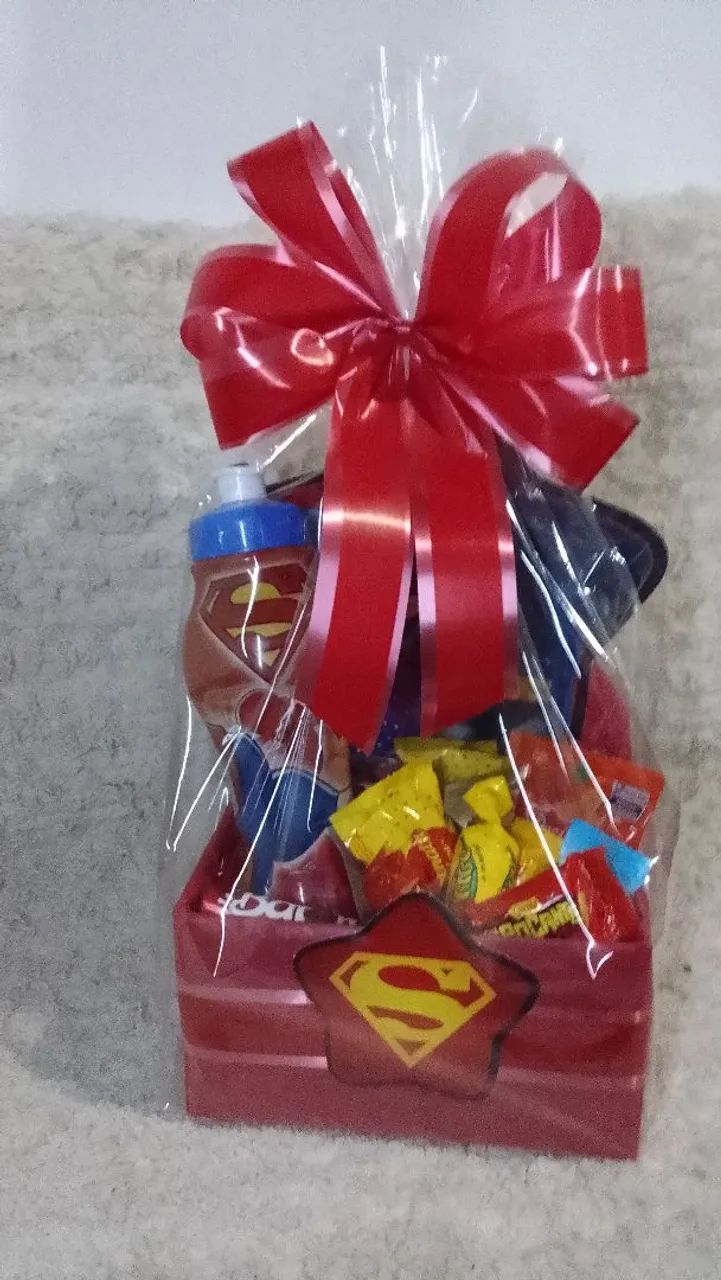 Cachepol com bombons e garrafa squeze  - Foto 2