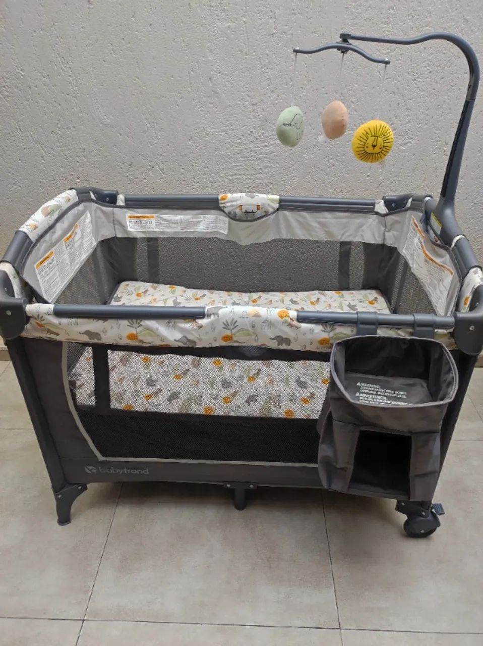 Berço cercado semi novo 