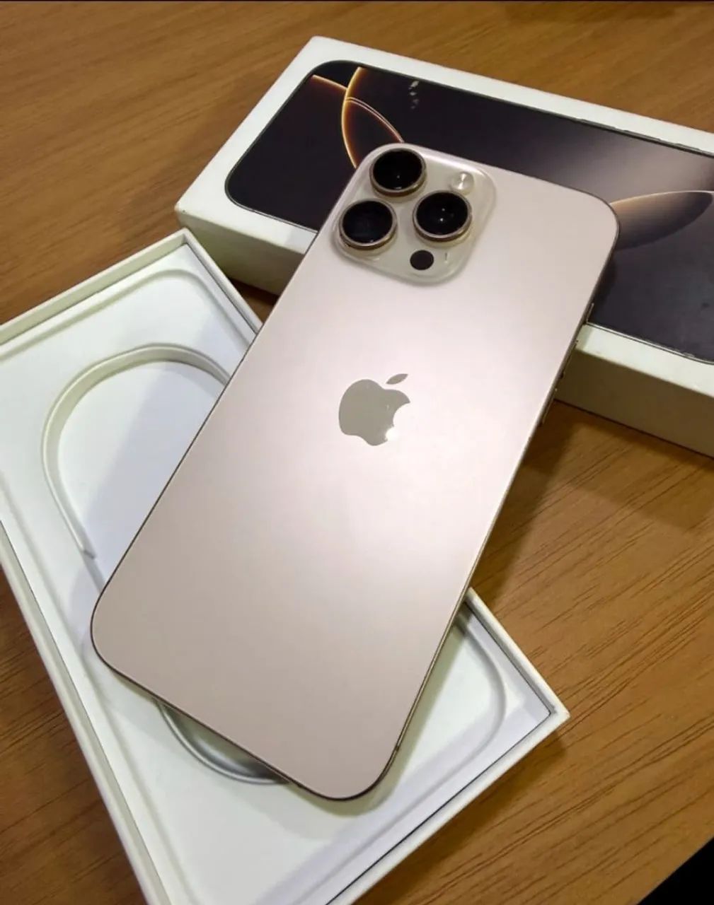 Iphone zero com caixa 16 pro max único dono poucos meses   