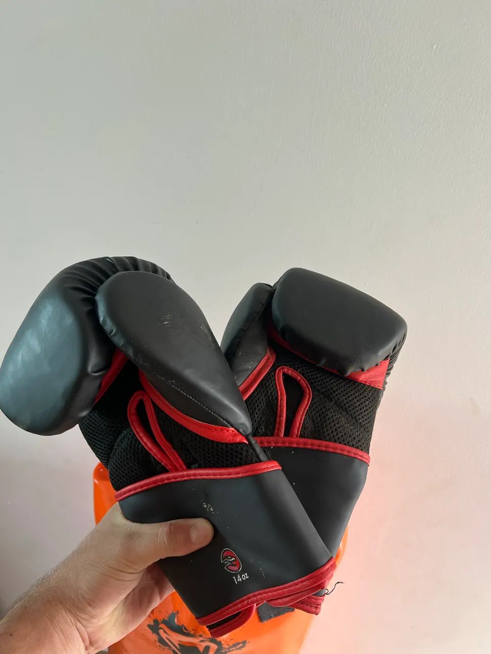 Saco de pancada venum + luva de boxe - Foto 2