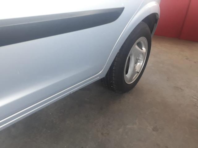 Celta 4 portas aceito troca por moto e carro de menor valor - Foto 3