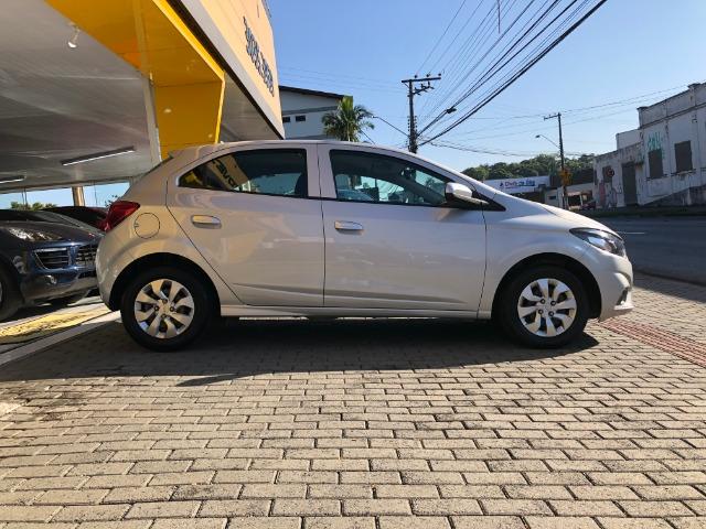 Chevrolet Onix LT 1.0 Mec 2017 - Foto 6