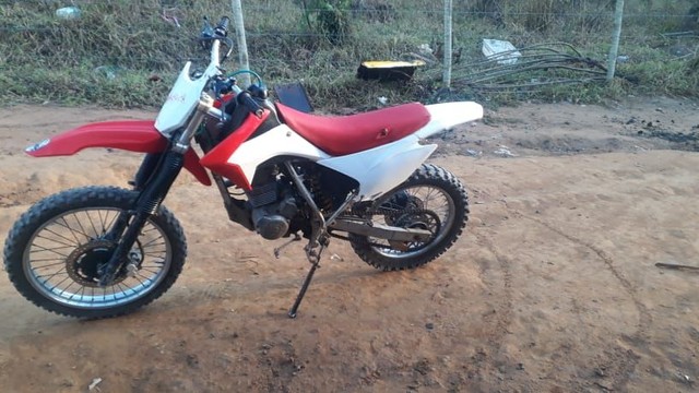 XR 200 COM MOTOR E ROUPA 230C