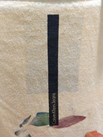 Camiseta Gola V Calvin Klein - Foto 3