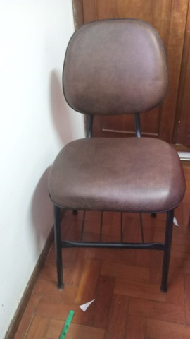 Cadeira fixa de escritório -Elegância e conforto