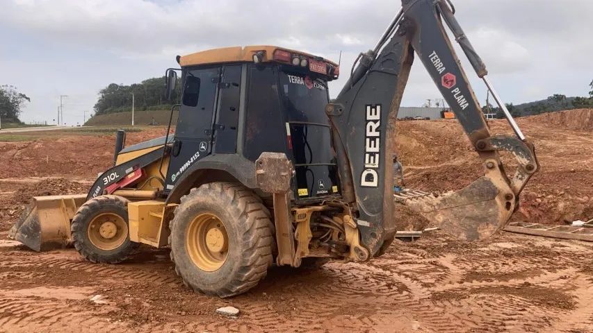 MÁQUINA RETROESCAVADEIRA JOHN DEERE 310L - Foto 2