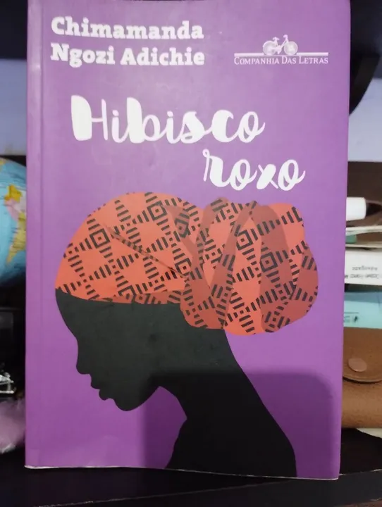 Livro Hibisco Roxo