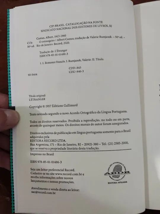 Livro "O Estrangeiro", de Albert Camus - Foto 3
