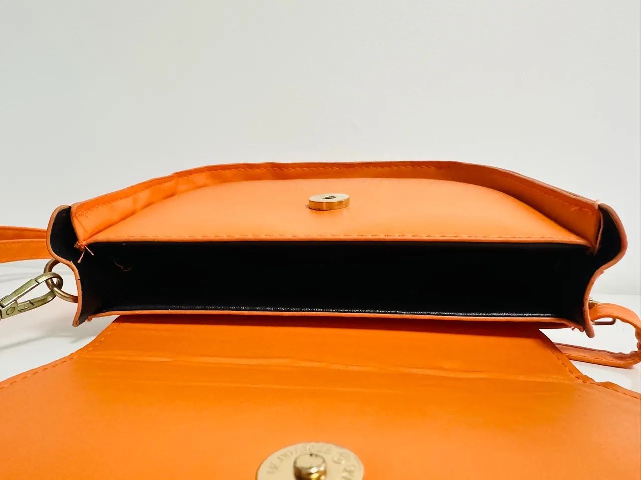 Bolsa Laranja com fecho magnético 16 cm x 19 cm - Foto 3