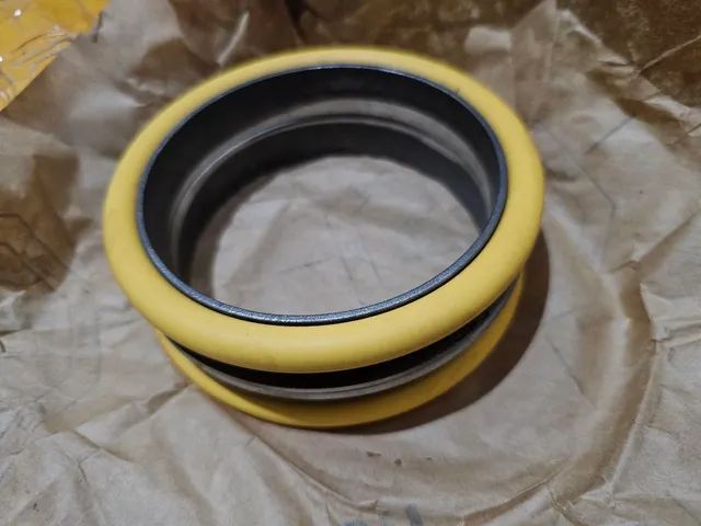 Trator esteira caterpillar D10R D11R retentor duo cone novo original 1079621 - Foto 2