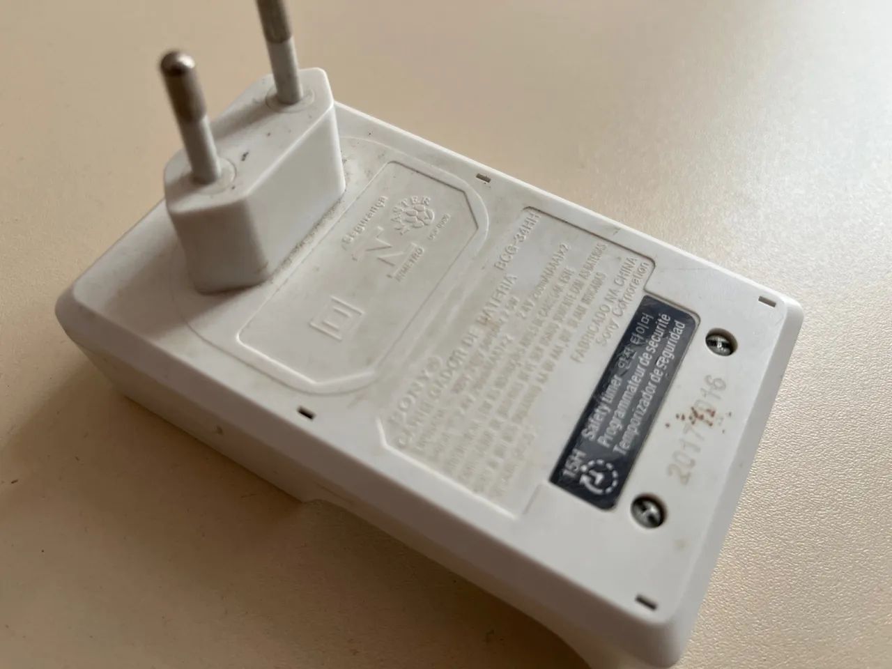Carregador para Pilhas Sony (AA e AAA) - Foto 2