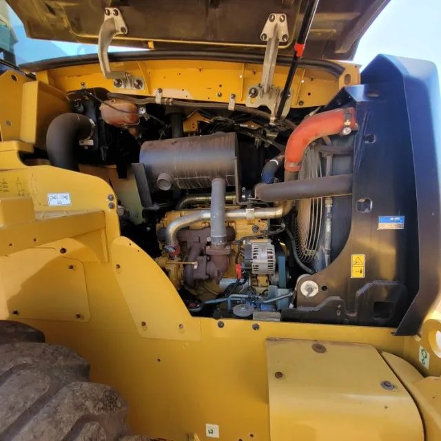 Vendo ou troco pá carregadeira 914k - Foto 6