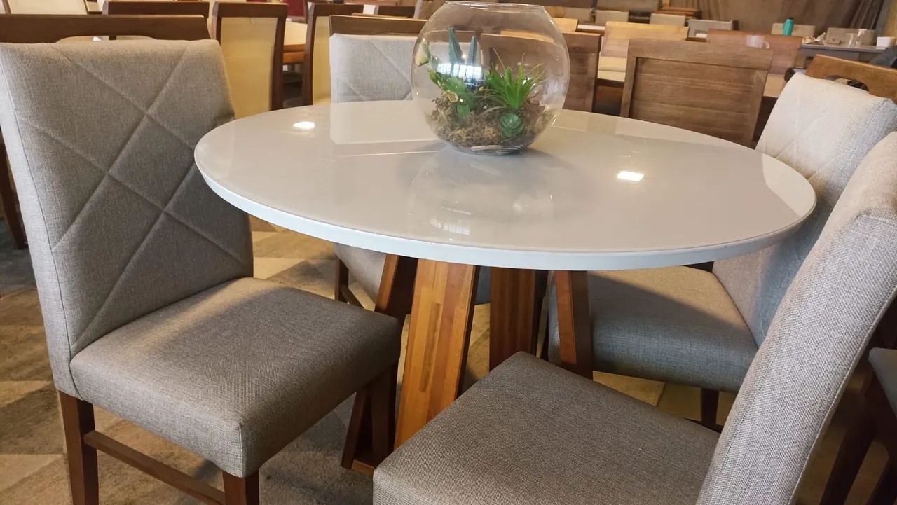Mesa de Jantar Redonda com 4 Cadeiras