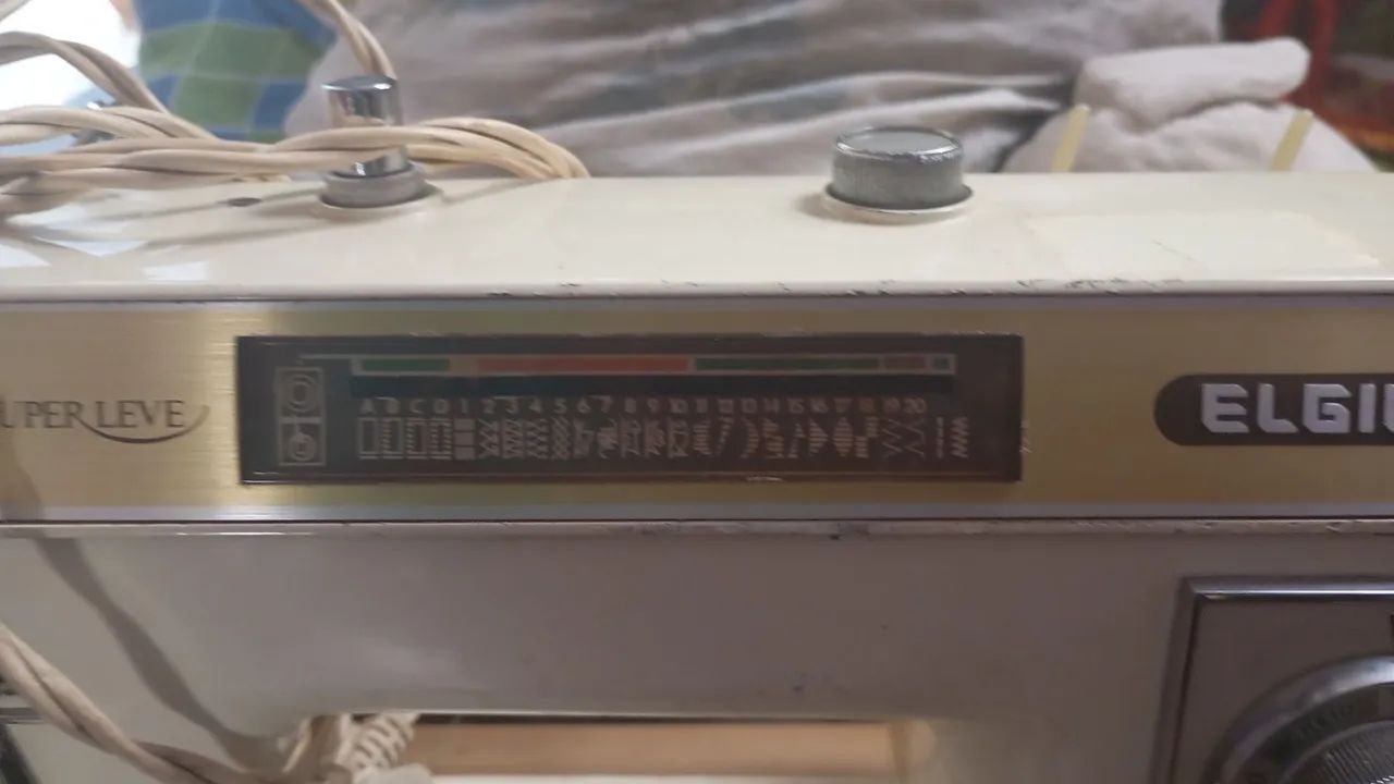 Máquina de costura Elgin Genius  - Foto 3