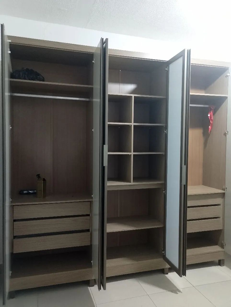 Guarda-Roupa de 6 Portas com Espelho - Foto 2