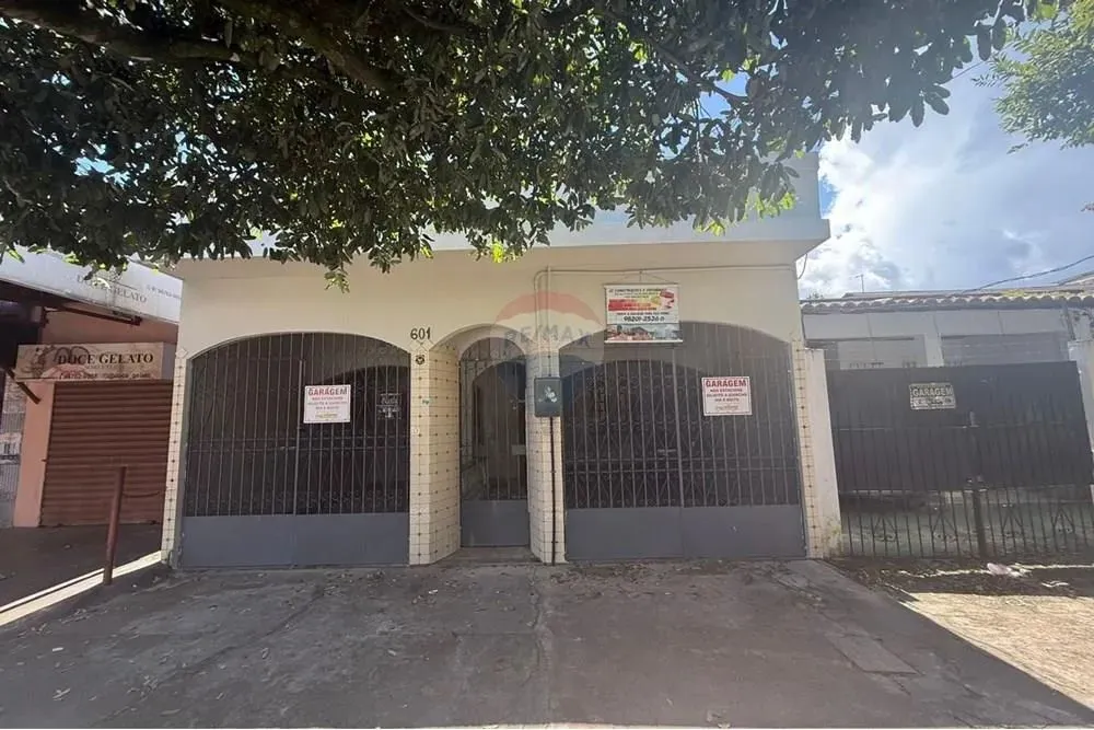 Linda casa na rua Silva e Castro