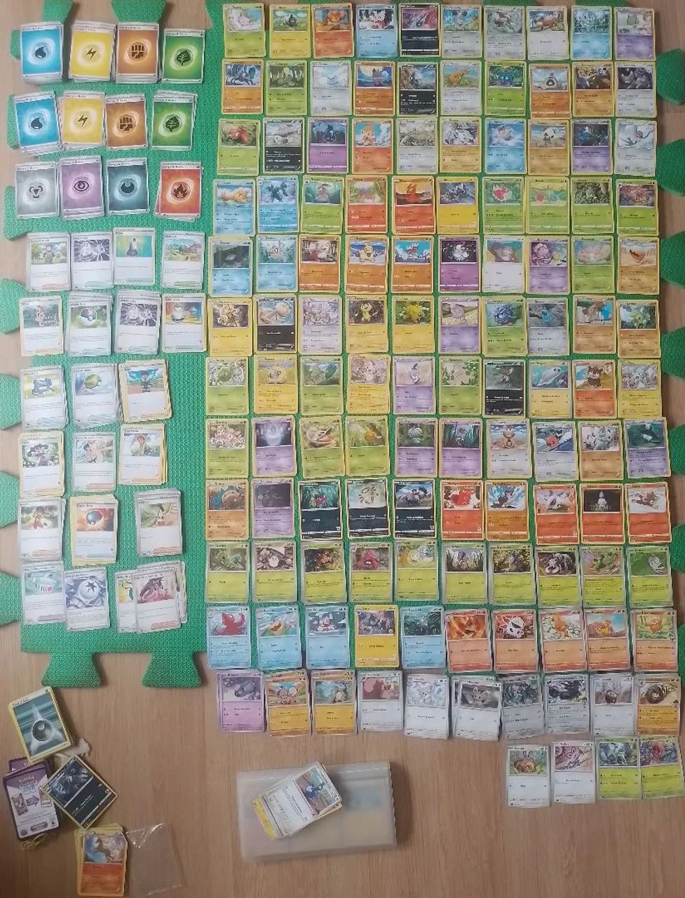 Lote 100 cartas Pokemon - Foto 2