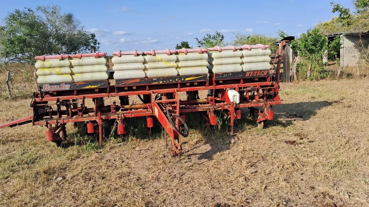 Plantadeira Stara HT-TECH 8 linhas de 7 cm - Tratores e máquinas