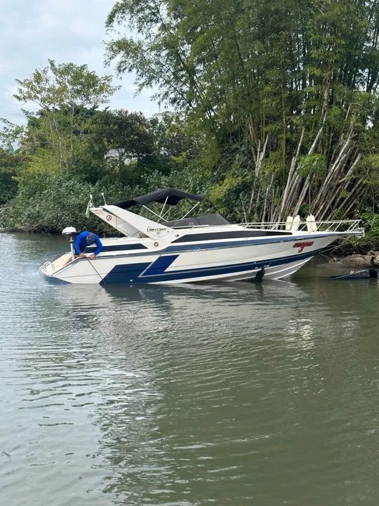 Lancha "ROYALS" 7,30m - De R$ 160mil por R$ 100mil - Oportunidade Lazer & Esporte