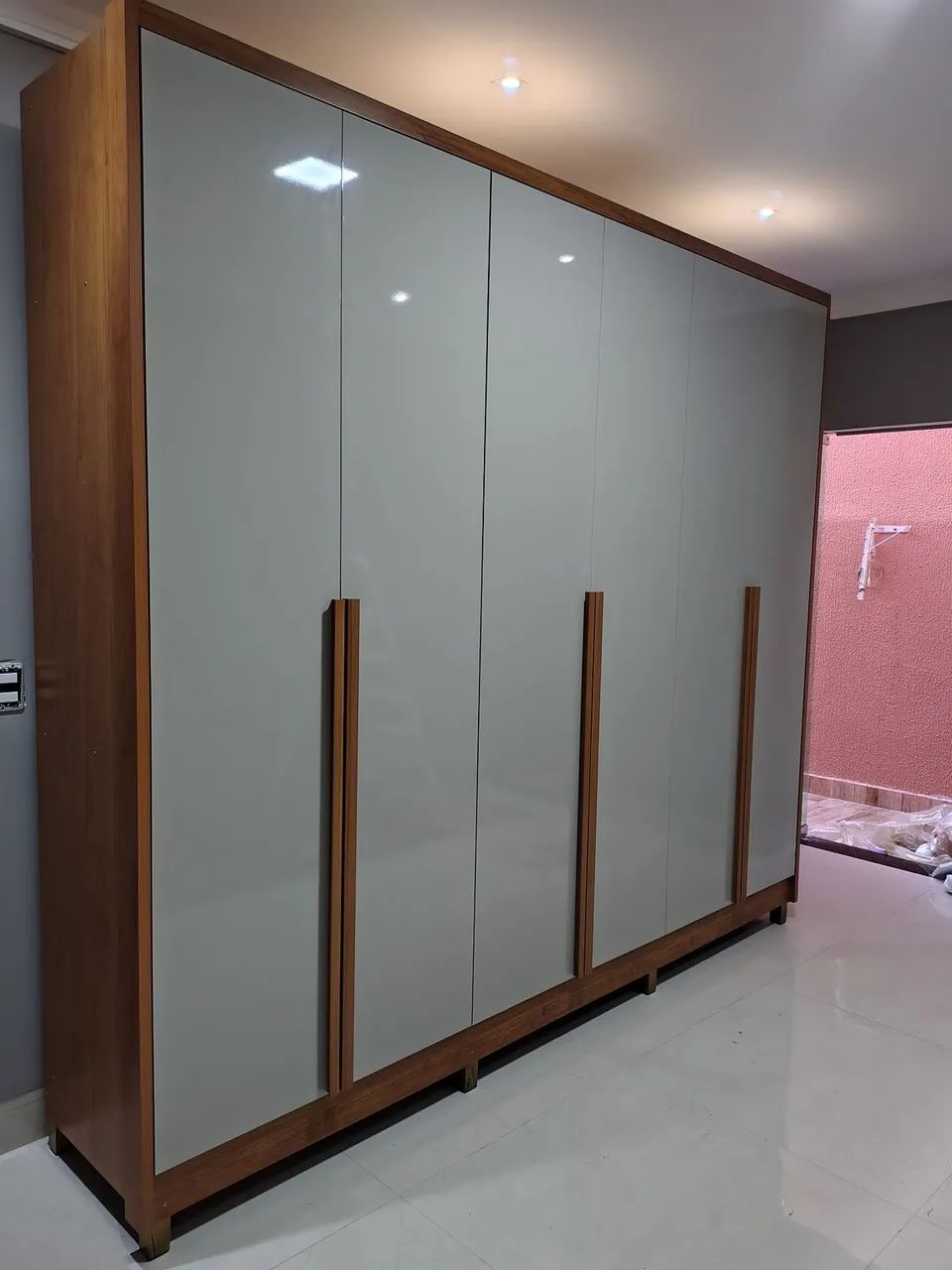 Guarda-Roupa Moderno com Design Elegante - Foto 2