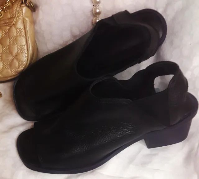 Sandália Ankle Boot de Couro Preta - Salto Emborrachado - Tamanho 36/37 - Marca Lakrizia