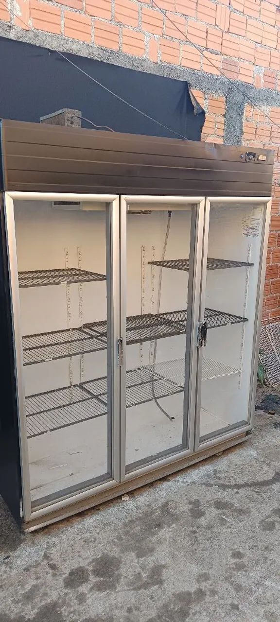 Geladeira/Freezer Comercial com 3 Portas de Vidro