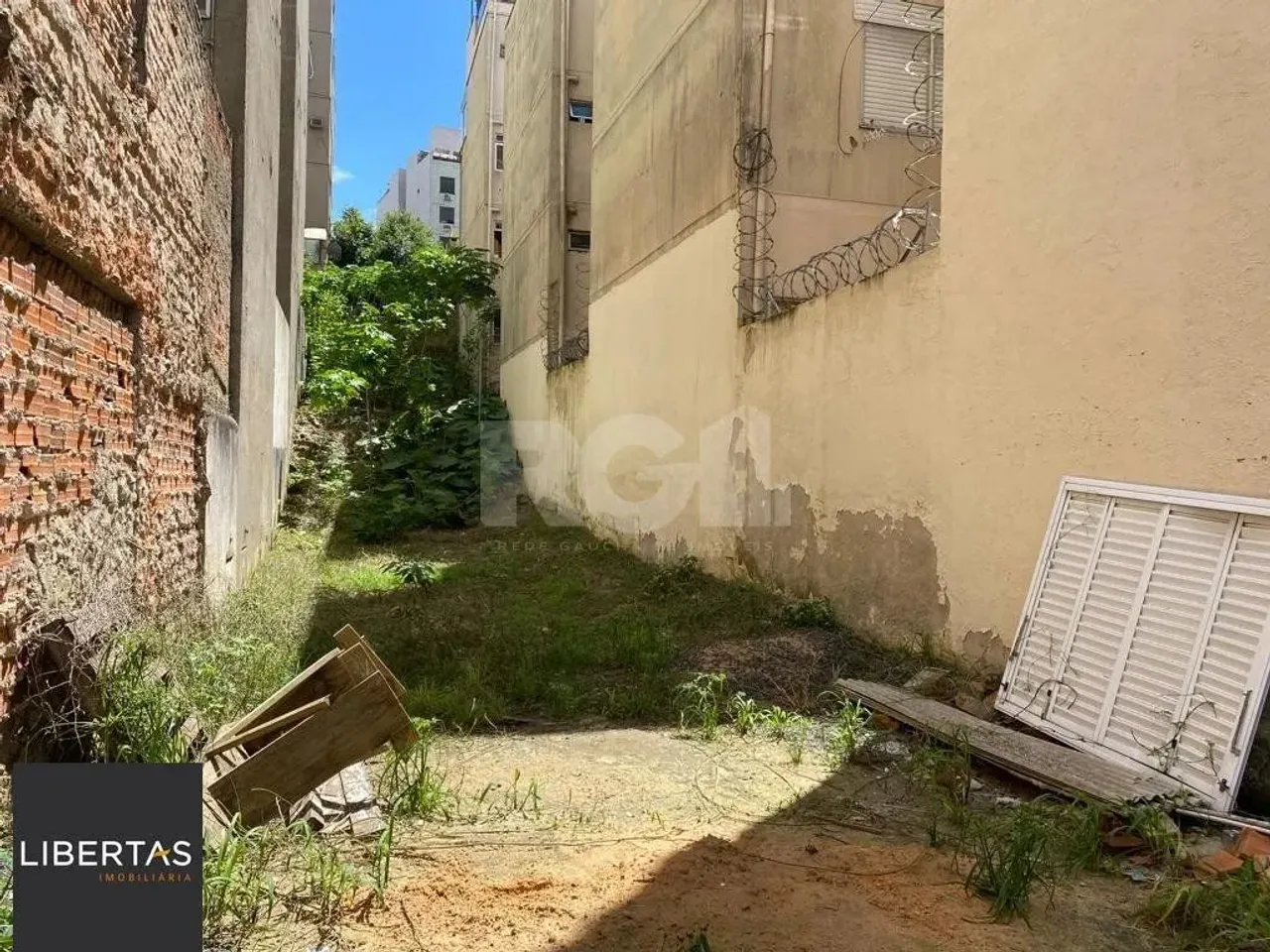 Terreno com projeto aprovado para construção de prédio no Centro Histórico
