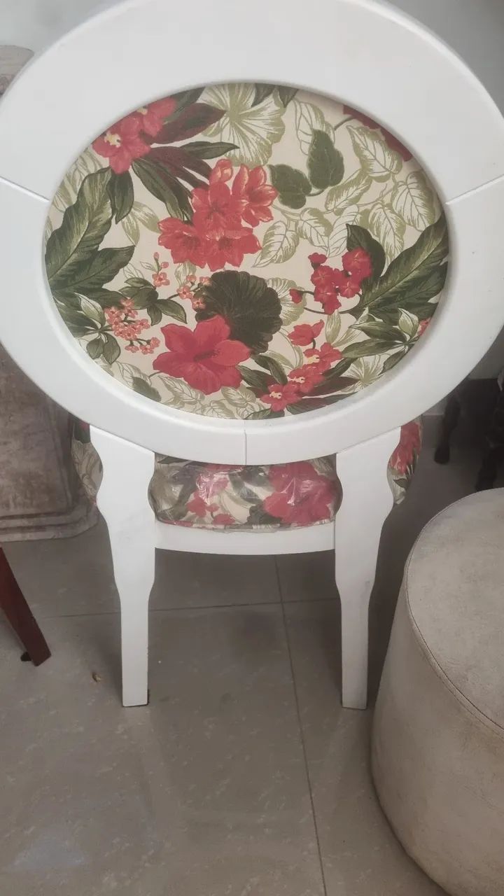 Par de Cadeira Medalhão branca/  floral - Foto 4