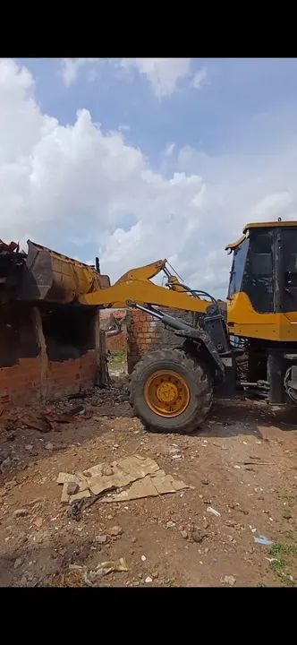 Fazemos limpeza de terreno e demoliçao de casa etc, venda de areia, brita e entulho - Foto 2